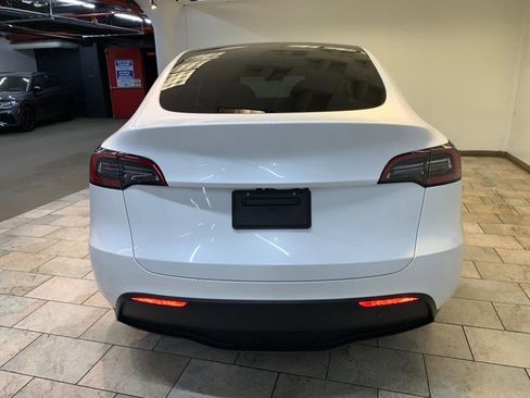 Used 2022 Tesla Model Y Long Range AWD/4WD image 7