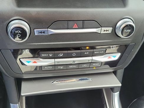 Used 2020 Ford Explorer XLT w/ Equipment Group 202A image 27