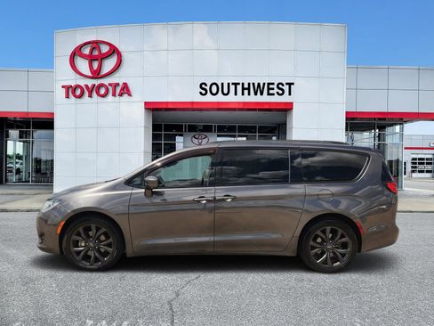 Used 2018 Chrysler Pacifica Touring-L Plus w/ Advanced Safetytec Group FWD image 3