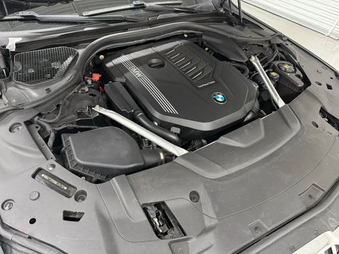 Used 2022 BMW 740i w/ Premium Package RWD image 50