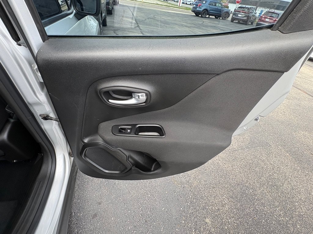 Used 2021 Jeep Renegade Sport FWD image 14