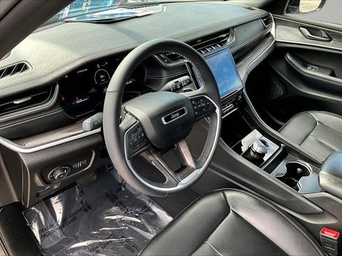 Used 2024 Jeep Grand Cherokee Limited image 14