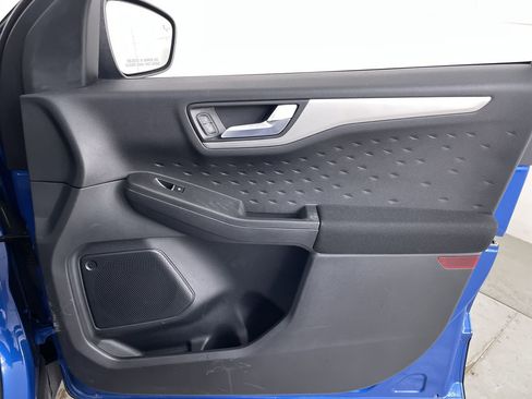 Used 2020 Ford Escape SE image 23