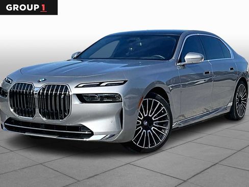 Used 2025 BMW i7 xDrive60 RWD image 1