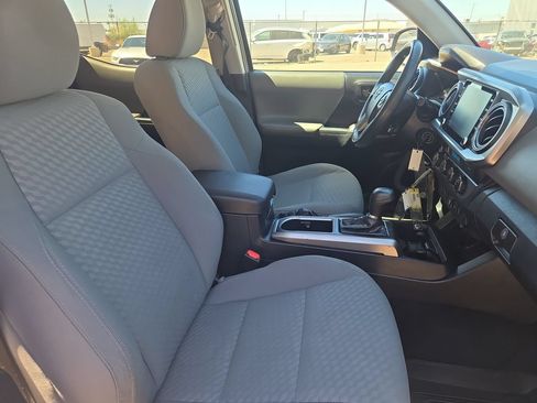 Used 2022 Toyota Tacoma SR5 w/ Technology Package AWD/4WD image 10
