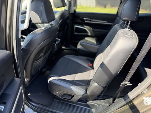 Used 2022 Kia Telluride S image 15