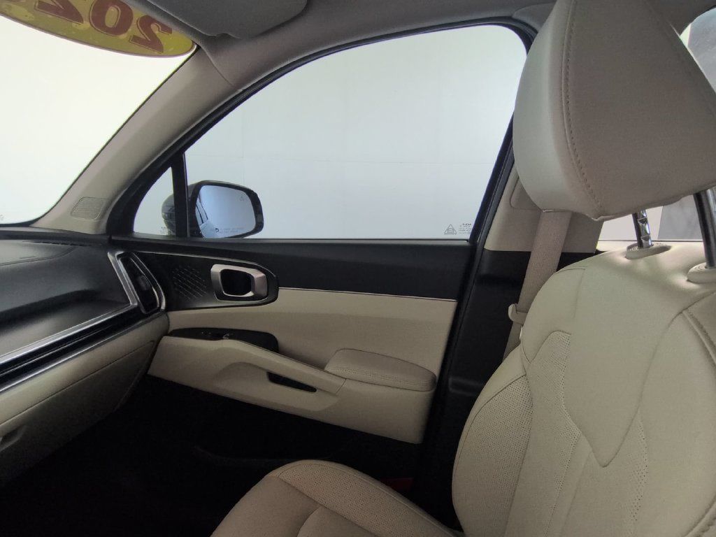 Used 2025 Kia Sorento EX AWD/4WD image 28