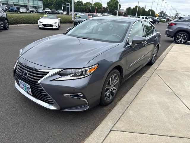 Used 2016 Lexus ES 300h w/ Luxury Package w/Wood Trim FWD image 3