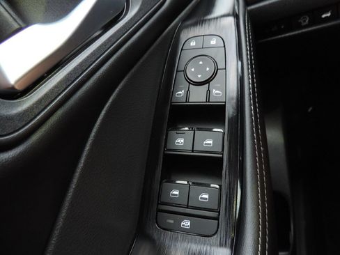 Certified 2025 Nissan Rogue SV FWD image 23