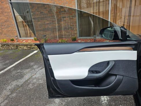 Used 2023 Tesla Model S AWD image 32