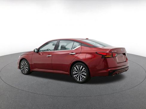 Used 2025 Nissan Altima 2.5 SV FWD image 7