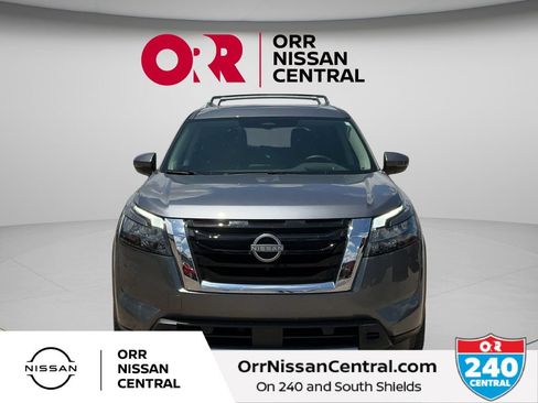 Used 2025 Nissan Pathfinder Platinum AWD/4WD image 2