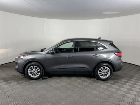 Used 2022 Ford Escape SE w/ Cold Weather Package image 3