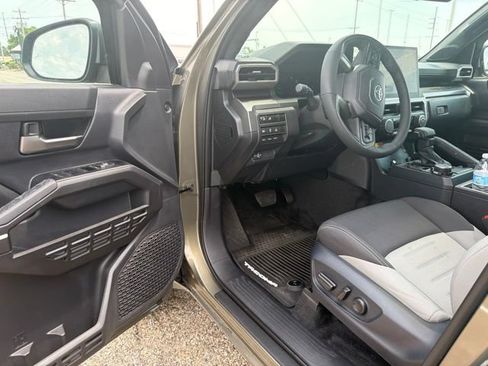 Used 2026 Toyota Tacoma TRD Off-Road w/ TRD Off Road Upgrade Package AWD/4WD image 7