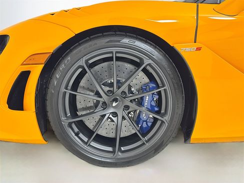Used 2024 McLaren 750S image 9