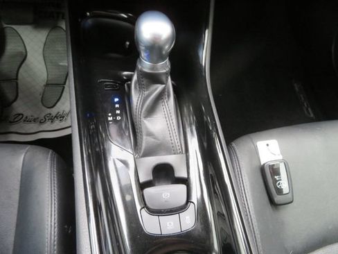 Used 2019 Toyota C-HR Limited FWD image 27