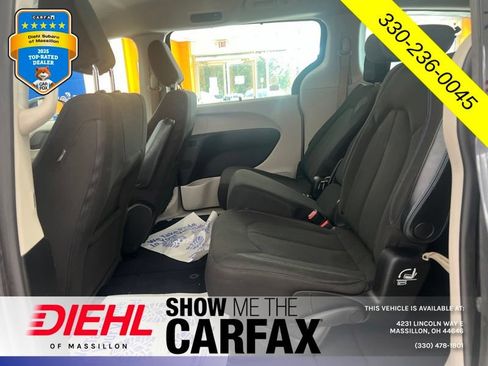 Used 2021 Chrysler Pacifica Touring w/ Cold Weather Group FWD image 16