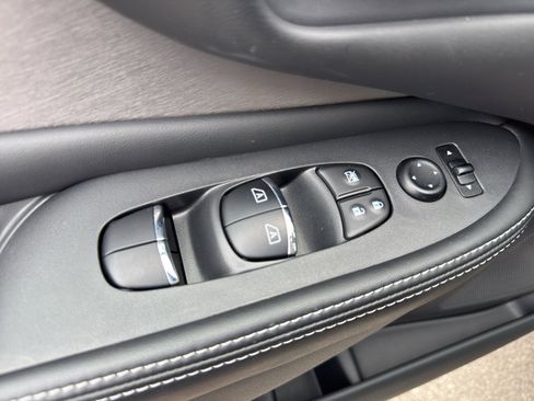 Certified 2021 Nissan Murano SL w/ SL Moonroof Package AWD/4WD image 12