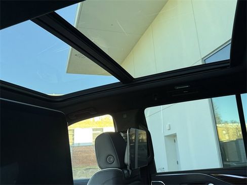 Used 2021 Cadillac Escalade Premium Luxury w/ Driver Assist Tech Package image 18