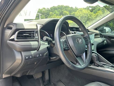 Used 2020 Toyota Camry XSE FWD image 10