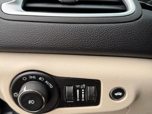 Used 2015 Chrysler 200 C w/ Navigation & Sound Group I image 21