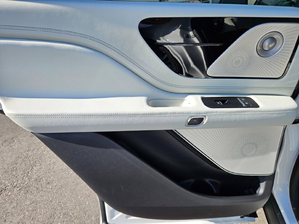 New 2027 Lincoln Navigator Reserve AWD/4WD image 15