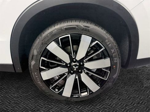 New 2025 Mitsubishi Outlander ES image 13