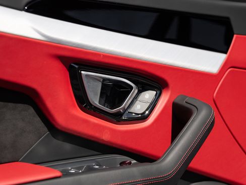 Used 2022 Lamborghini Urus image 29