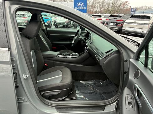 Used 2021 Hyundai Sonata SEL w/ Winter Weather Package image 18