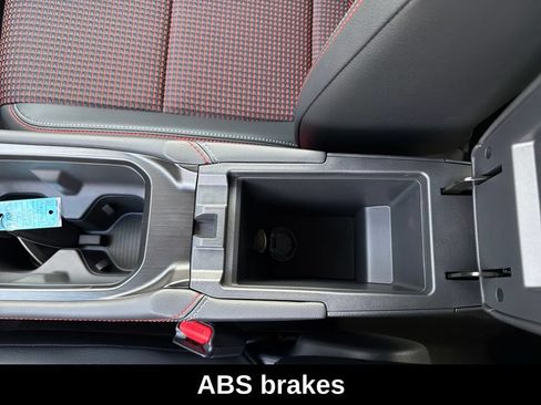 Used 2026 Nissan Kicks SR w/ SR Premium Package FWD image 32