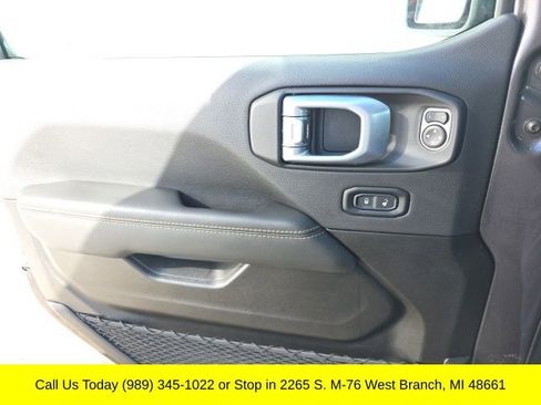 Used 2025 Jeep Wrangler Unlimited Sahara AWD/4WD image 27