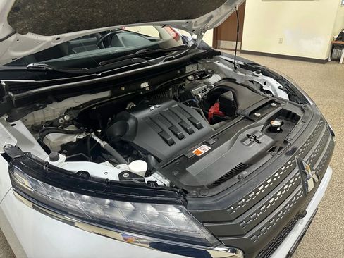 Used 2022 Mitsubishi Eclipse Cross SE image 51