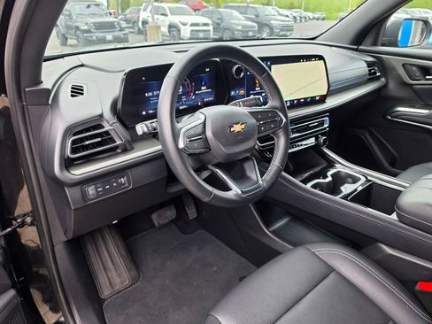 Used 2025 Chevrolet Traverse LT AWD/4WD image 10