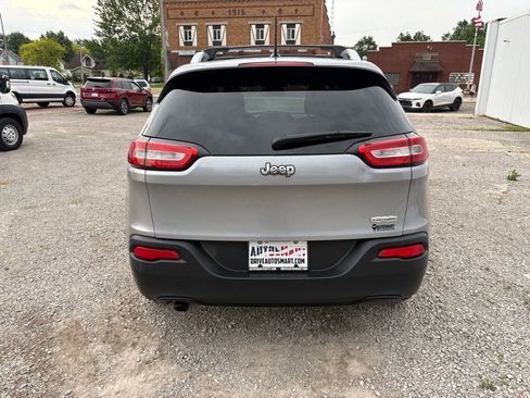 Used 2014 Jeep Cherokee Latitude FWD image 4