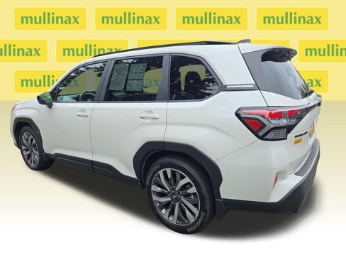 Used 2025 Subaru Forester Touring AWD/4WD image 6