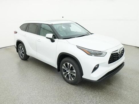 New 2026 Toyota Highlander XLE image 13
