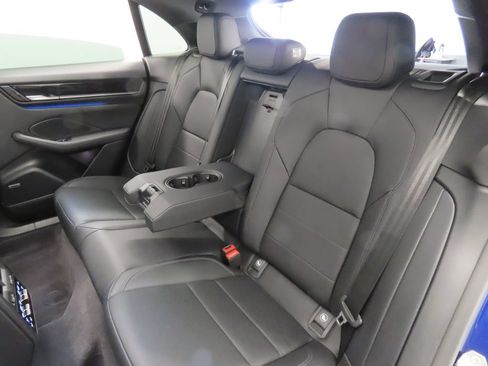Certified 2025 Porsche Macan Electric RWD image 43