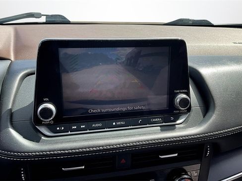 Used 2021 Nissan Rogue S image 14