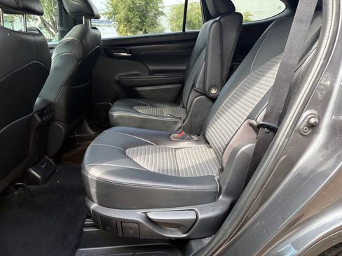 Used 2021 Toyota Highlander XSE AWD/4WD image 11