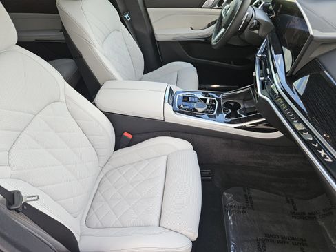 Used 2027 BMW X7 xDrive40i w/ M Sport Package AWD/4WD image 18