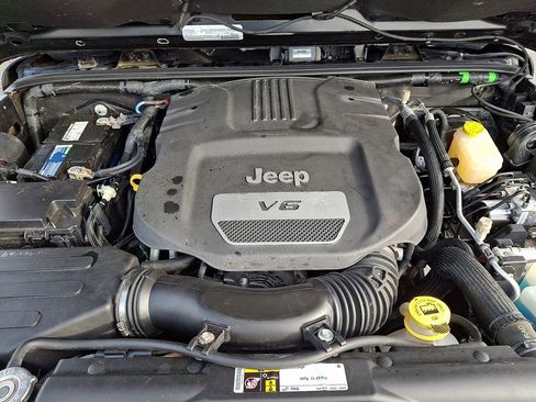 Used 2016 Jeep Wrangler Unlimited Sahara image 27