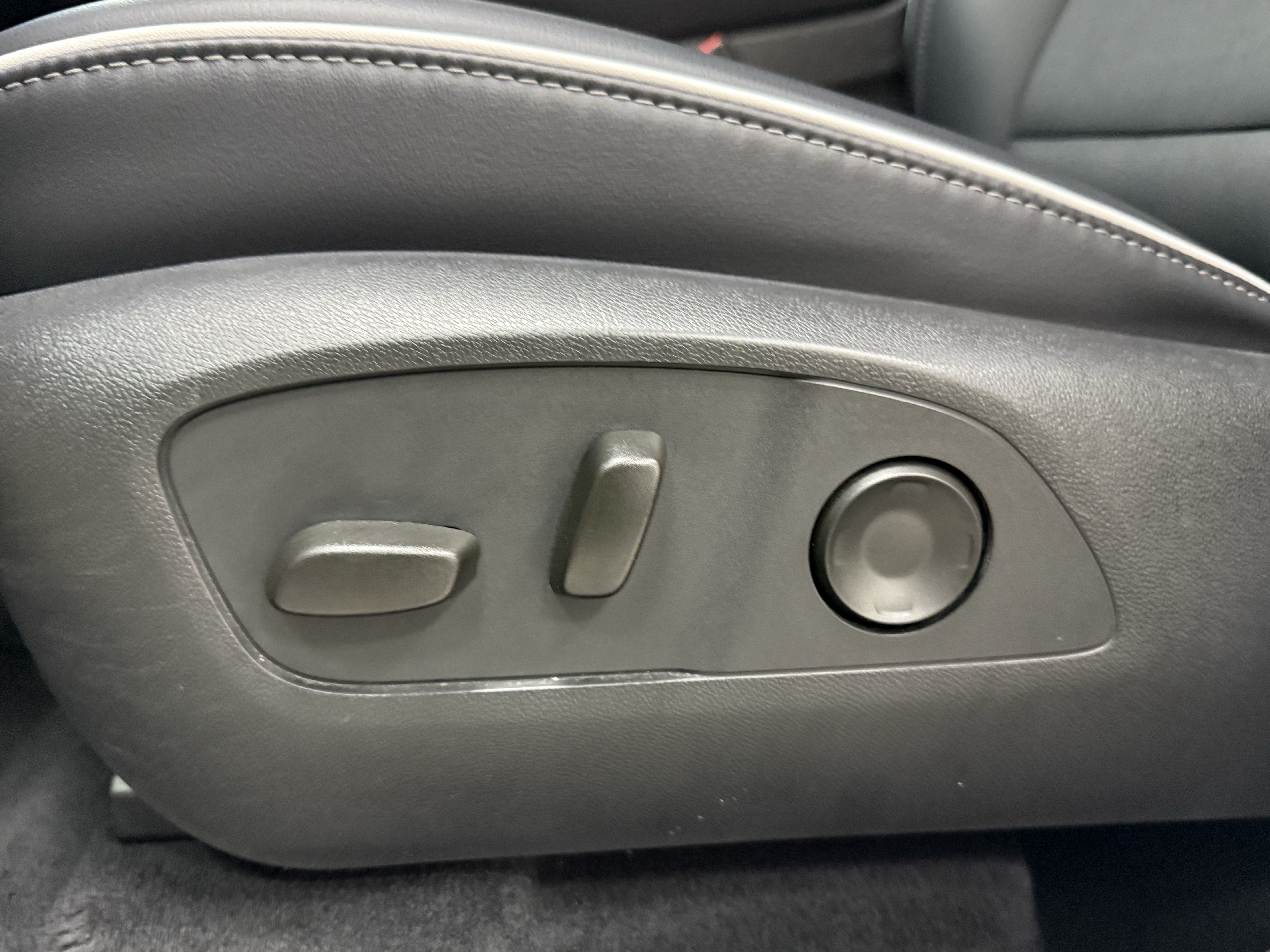 Used 2025 Buick Enclave Preferred FWD image 27