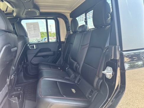 Used 2025 Jeep Gladiator Rubicon w/ Convenience Group AWD/4WD image 37
