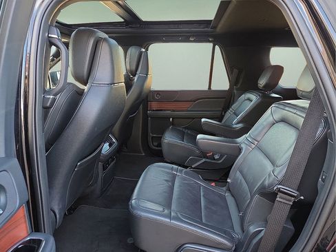 Used 2024 Lincoln Navigator Reserve image 18