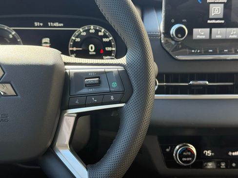 New 2025 Mitsubishi Outlander SE image 11