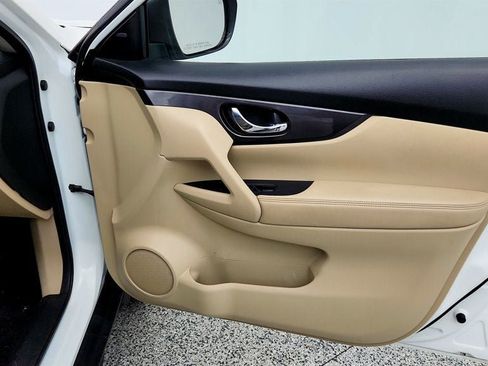 Used 2019 Nissan Rogue SV FWD image 25