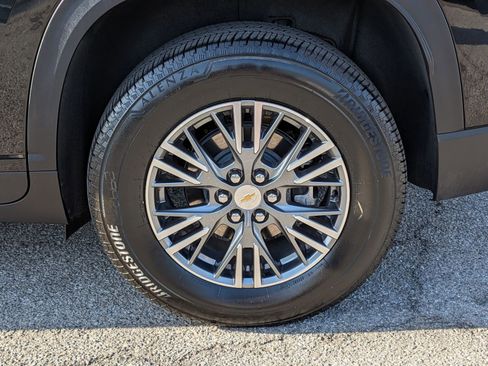 Used 2026 Chevrolet Traverse LT w/ LPO, Floor Liner Package FWD image 9