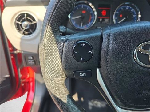 Used 2018 Toyota Corolla LE w/ LE Premium Package w/Moonroof FWD image 16