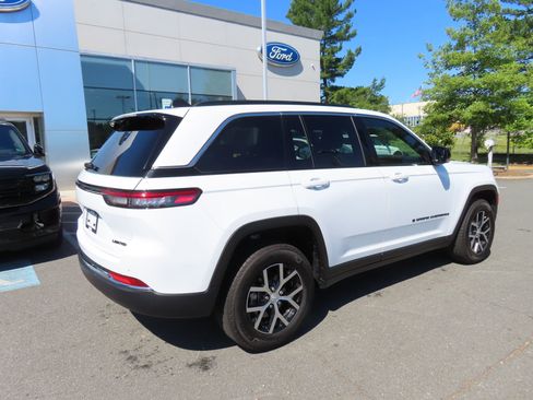Used 2025 Jeep Grand Cherokee Limited w/ Trailer Tow Package AWD/4WD image 5