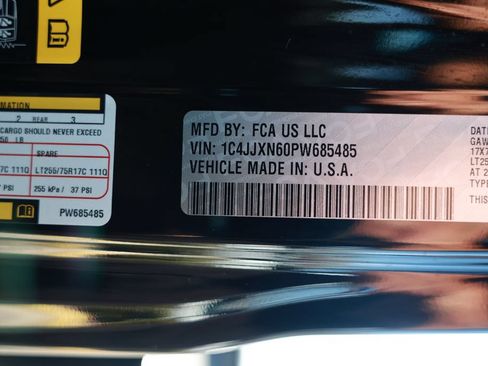 Used 2023 Jeep Wrangler Unlimited AWD/4WD image 40